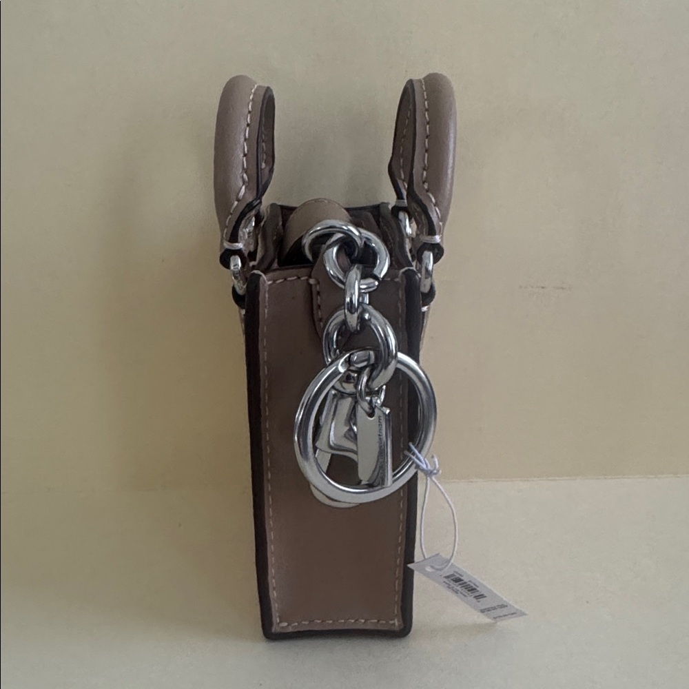 COACH CX069 SVPWH Credit Card Case Key GOP Bag Tote Charm NWT $138 - Picture 4 of 8